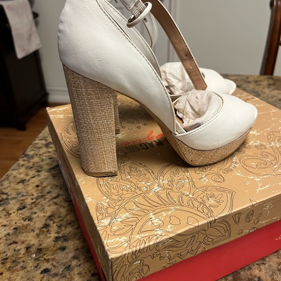 Heels - Picture 3 of 4